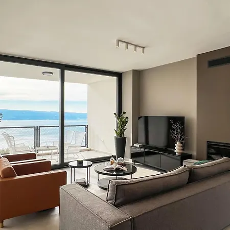 Luxury Ovation Heated Pool Sea View