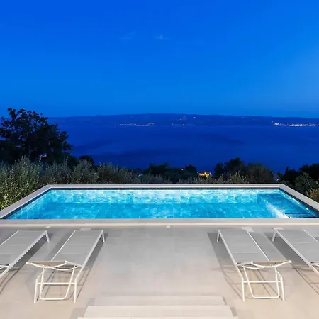 Luxury Ovation Heated Pool Sea View Villa